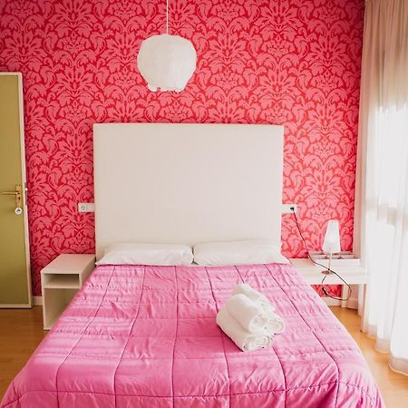 Residencia Universitaria Tagaste Барселона Екстериор снимка