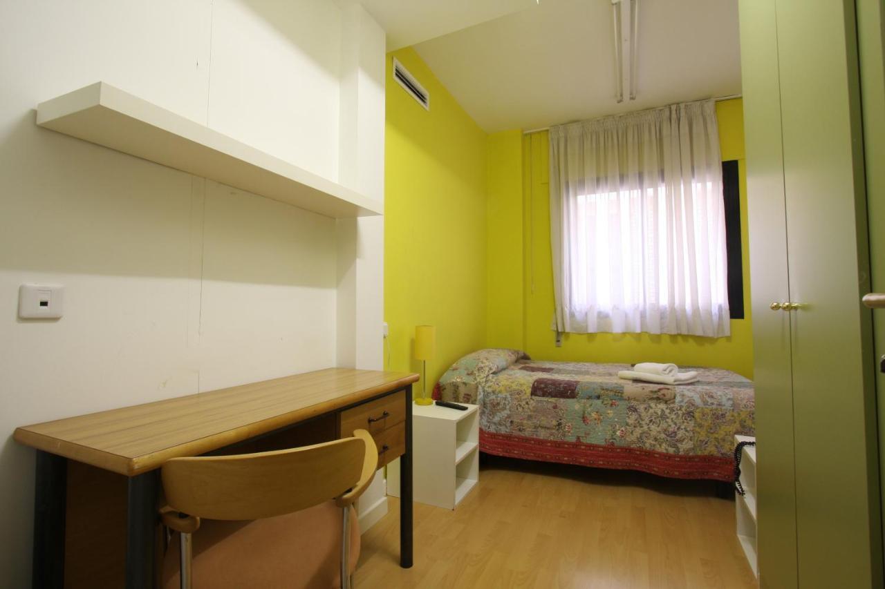 Residencia Universitaria Tagaste Барселона Екстериор снимка