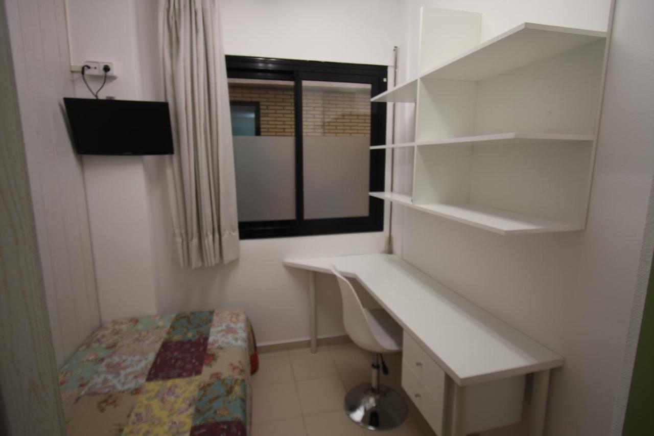 Residencia Universitaria Tagaste Барселона Екстериор снимка