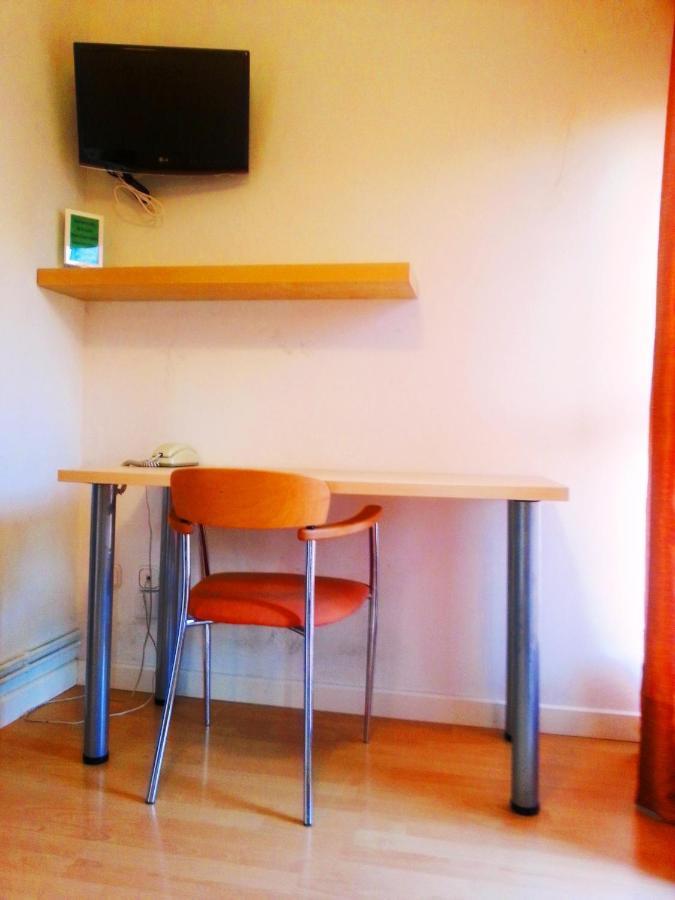 Residencia Universitaria Tagaste Барселона Стая снимка