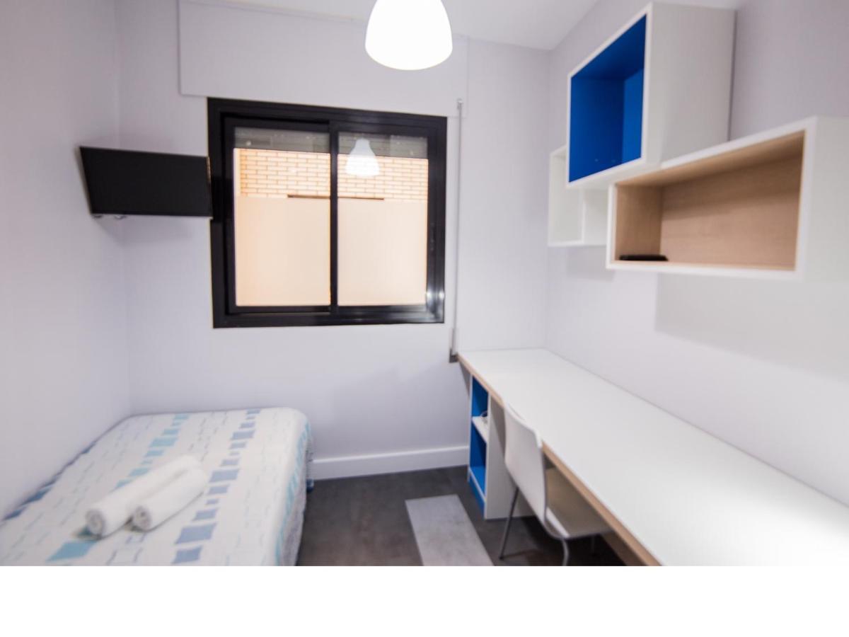 Residencia Universitaria Tagaste Барселона Екстериор снимка